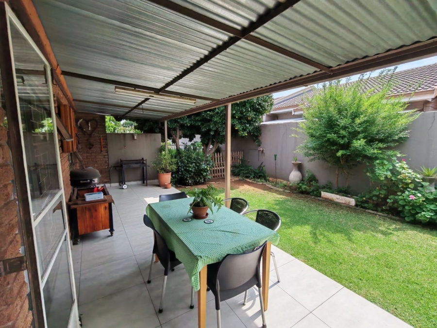 2 Bedroom Property for Sale in Langenhovenpark Free State